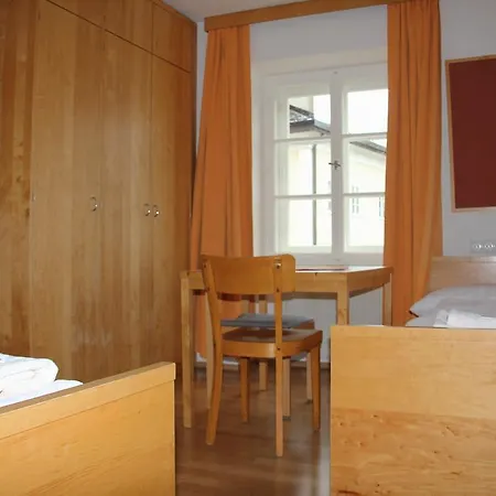 Vandrarhem Institut St.sebastian *