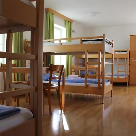 Institut St.sebastian Hostel *