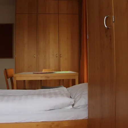 Institut St.sebastian Hostel Solnohrad